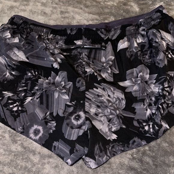 Nike Running Shorts - Picture 3 of 4